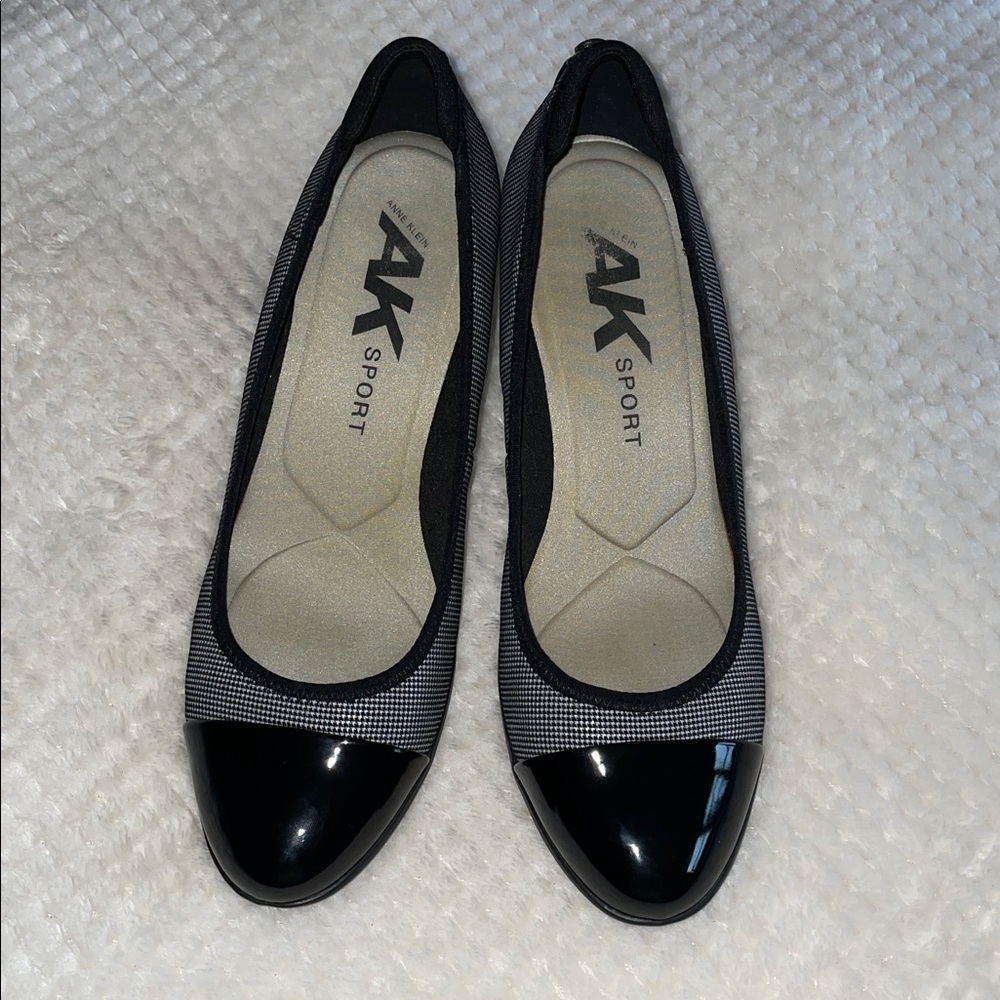 AK Sport Black and White Houndstooth Wedge